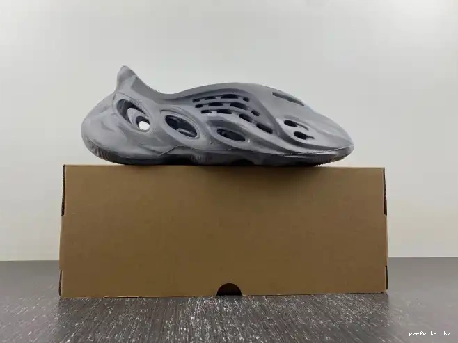 MX Granite IE4931 Yeezy Foam Adidas RNR 0520